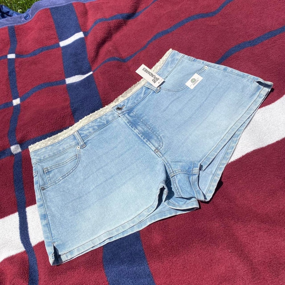 No Boundaries Elevated Denim Shorts 3'' Inseam light wash NWT lace trim